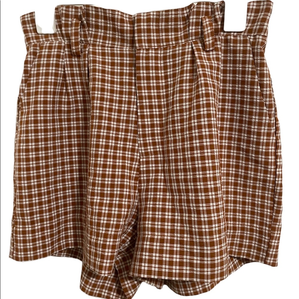 Paper shorts in plaid size L